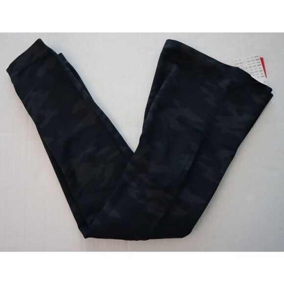 SPANX 20099R Women's Sz Small (2-4) Black Camo Cropped Lamn Leggings - Picture 6 of 8
